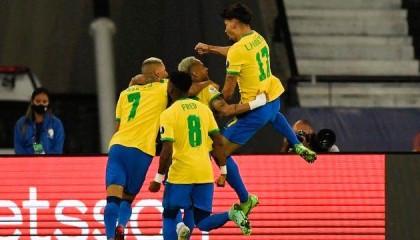 帕奎塔上场就进球 热苏斯染红 10人巴西守住1比0