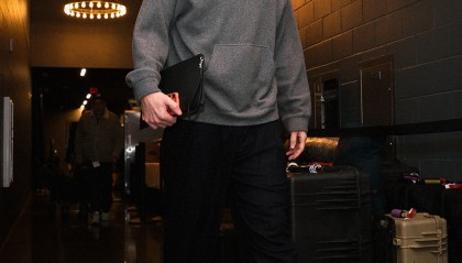 bwin必赢体育-东契奇42+7+8湖人不敌国王3连败，勒布朗22分德罗赞32+6